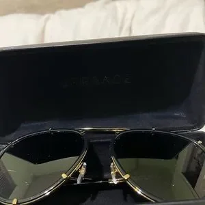 Versace vintage icon pilot clip-on sunglasses MOD2232 Versace VINTAGE ICON VE 2232 women Black Pilot Sunglasses  main image 2